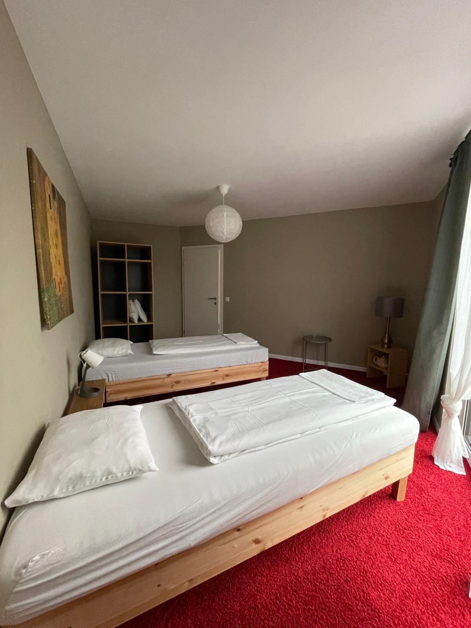 Nest Hostal Viena