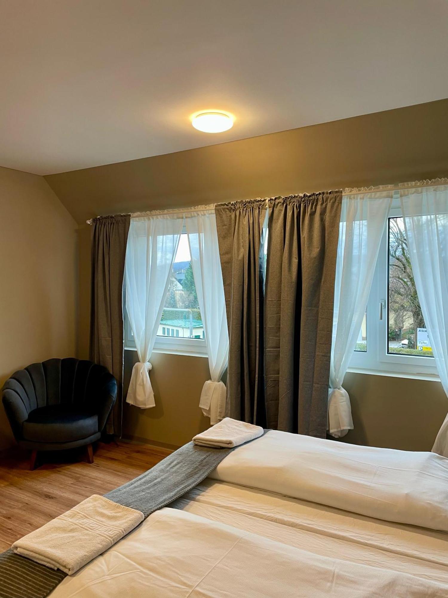 Hostal Nest *