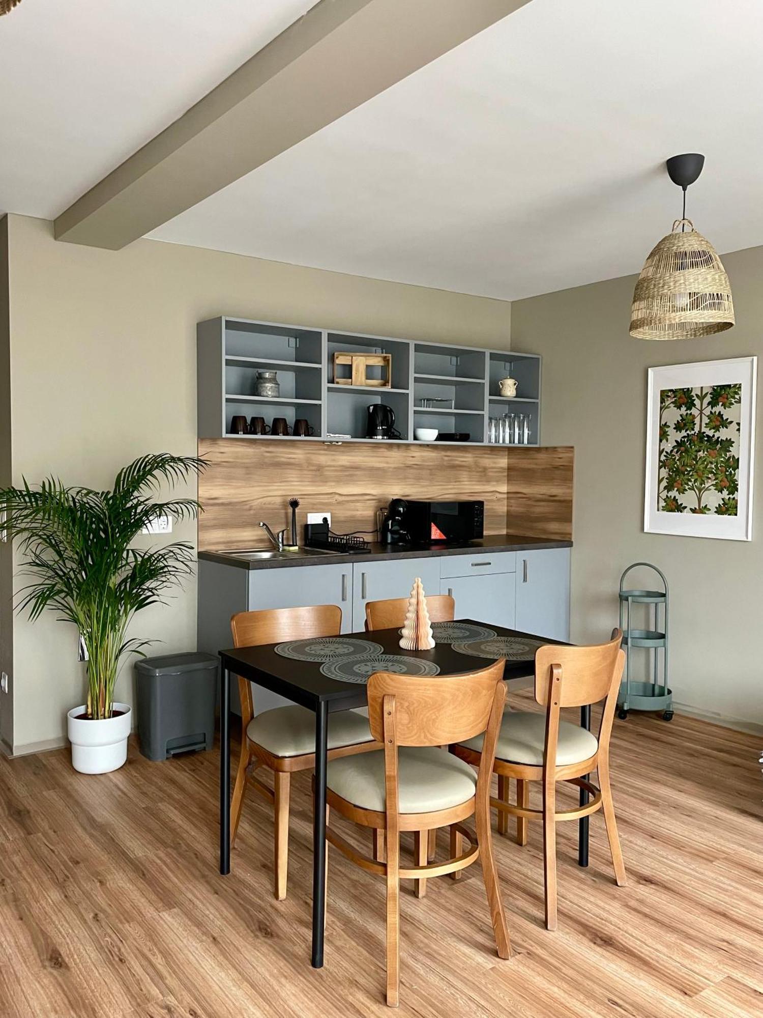Nest Hostal Viena