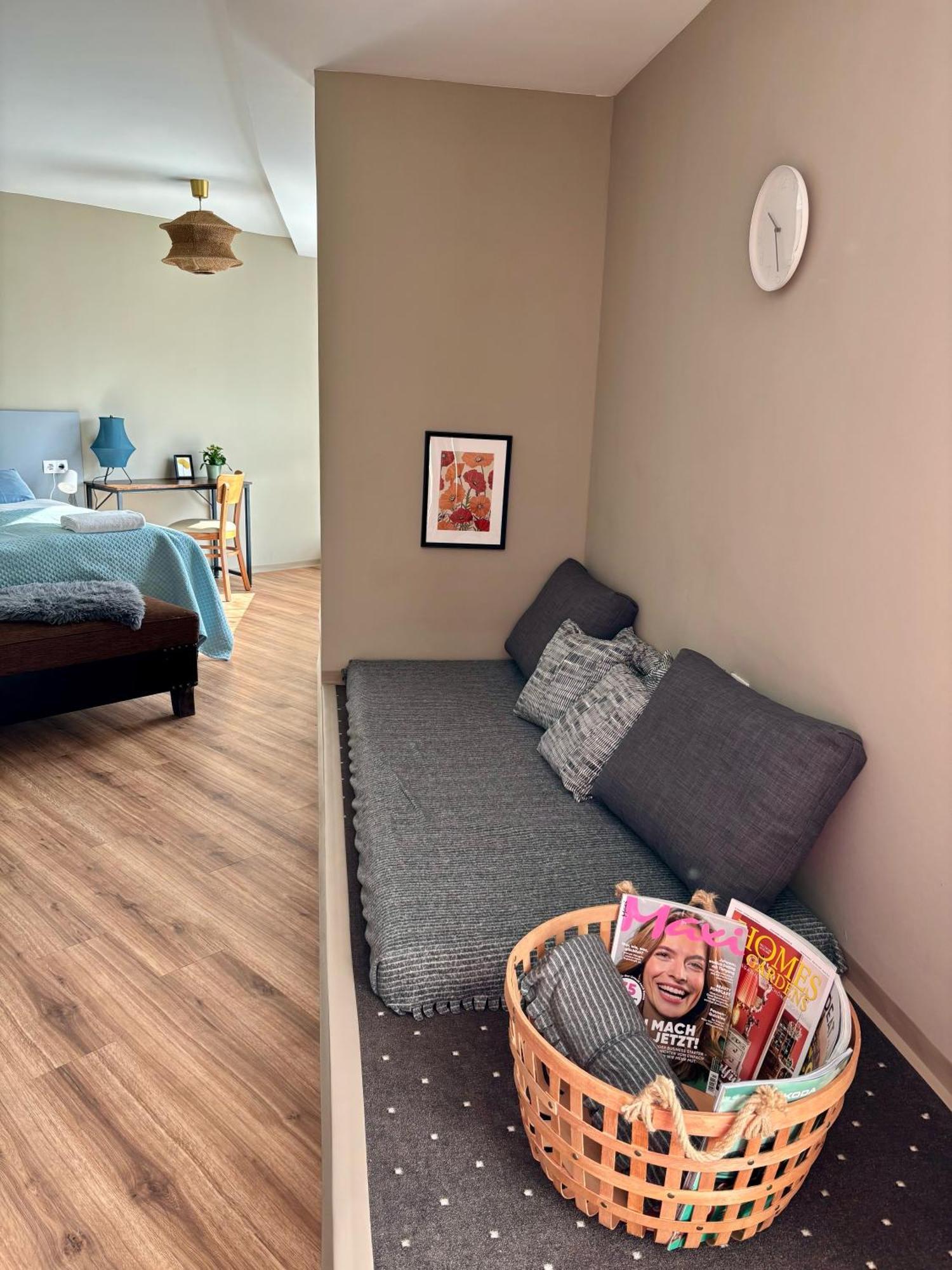 Nest Hostal Viena